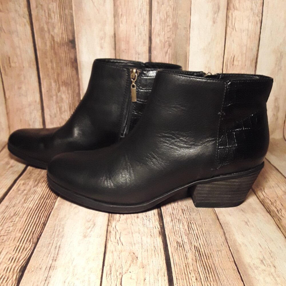 Clarks Artisan Women's Black Ankle Boots Size 7.5M